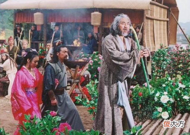 【历史故事】清末民初，为何别人难吞火炭而张三却可吞咽自如？
