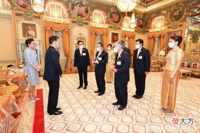 【就爱时尚】苏提达见外宾又换风格!蓝裙配娃娃领上衣真美,第一夫人沦为陪衬