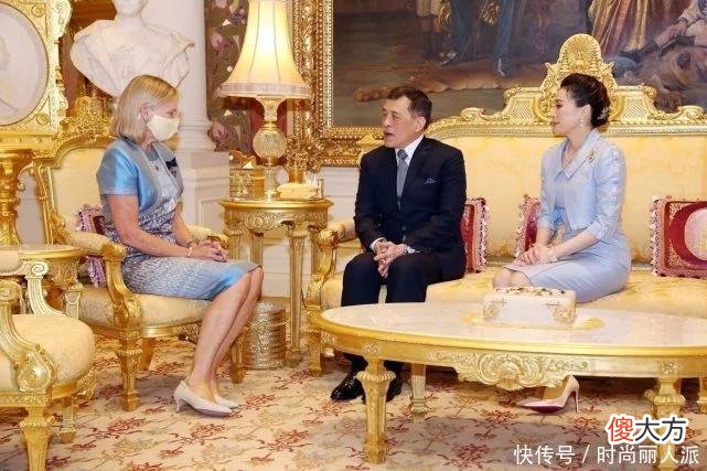 【就爱时尚】苏提达见外宾又换风格!蓝裙配娃娃领上衣真美,第一夫人沦为陪衬