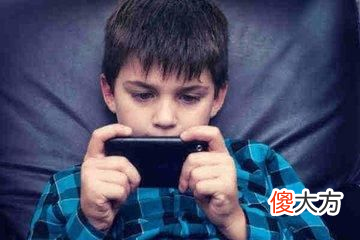 如今大多数孩子总沉迷游戏，到底是游戏的病，还是父母的病？