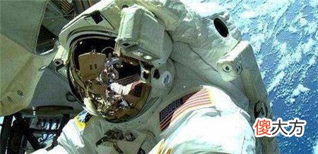 杨利伟在太空为何要带手枪? 不是为了对付外星人, 55年前的教训历历在目!