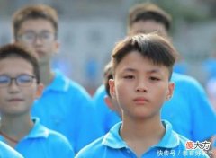 【就爱时尚】初中生“发型标准”走红，男生阳光又干净，女生不如直接剃光