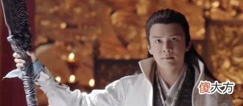 【爱历史】张无忌为什么要将龙椅劈成两半？