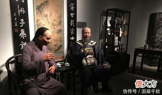 【历史故事】曾国藩兵败两次投水自尽，左宗棠破口大骂四个字，老曾立马不死了！