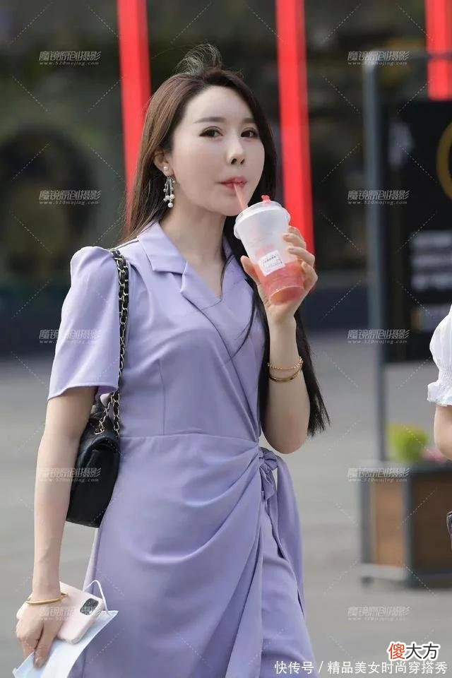 【时尚一点】西服领连衣裙，端庄优雅，在浪漫紫配色的衬托下，温婉贤淑