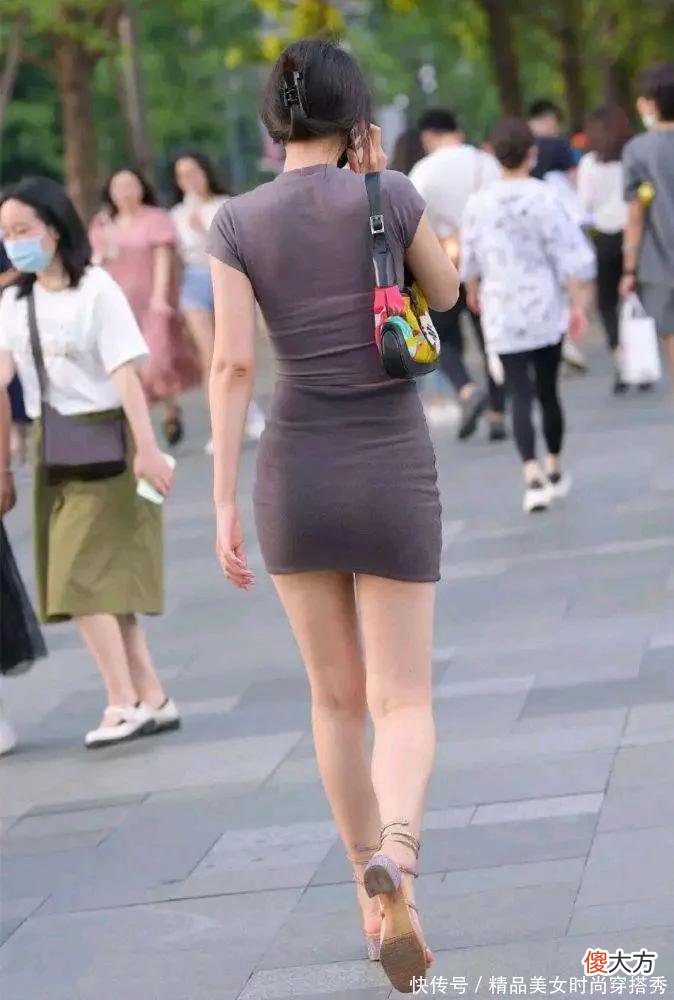【时尚一点】半袖包臀裙，清凉舒适，倍显时尚，搭配高跟鞋一双大长腿尽显展现出成熟女性的优雅气质