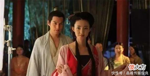 【历史故事】宠妃在上厕所时，突然一野猪冲入，侍卫见死不救，皇帝：赏他！