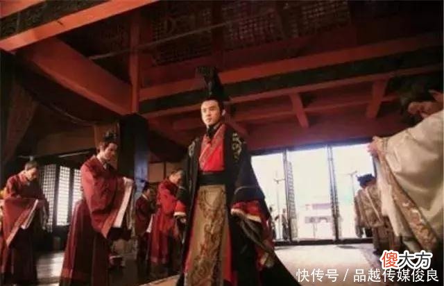 【历史故事】宠妃在上厕所时，突然一野猪冲入，侍卫见死不救，皇帝：赏他！