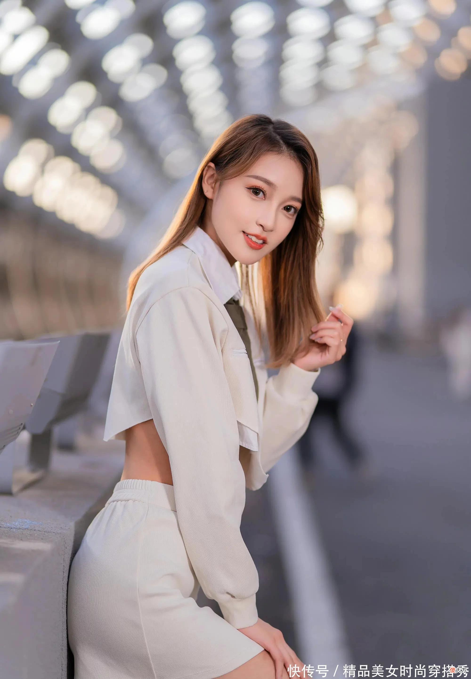 【时尚一点】酷范十足的学院风套装，温柔的米白色甜美减龄，个性的设计展现不一样的青春气息
