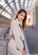 【时尚一点】酷范十足的学院风套装，温柔的米白色甜美减龄，个性的设计展现不一样的青春