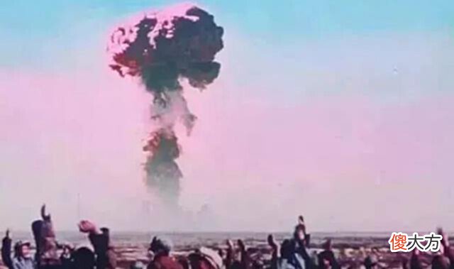 【爱历史】1964年我国第一颗原子弹爆炸时,各国啥反应?法军祝贺,美国呢?
