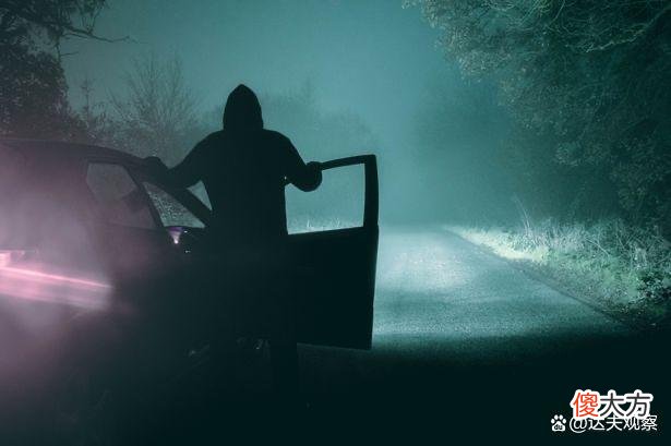 惊恐的目击者：有令人毛骨悚然的“狗人”生物游荡在森林和草原上