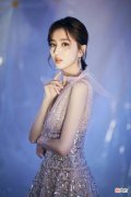 【就爱时尚】见过世面的女人，很少戴黄金，常戴这3种首饰，尽显高级贵气