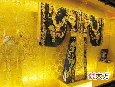【爱历史】古代皇帝的龙袍为什么很少被清洗,能穿几十年?