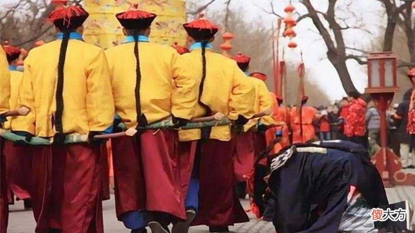 【爱历史】侍卫救了乾隆，皇帝问他要啥赏赐？侍卫：就赏我一个胖宫女吧