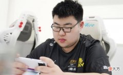 【游戏世界】笑不活了，小胖是在8G冲浪吧？喜提三箱六个核桃：我自己爱喝