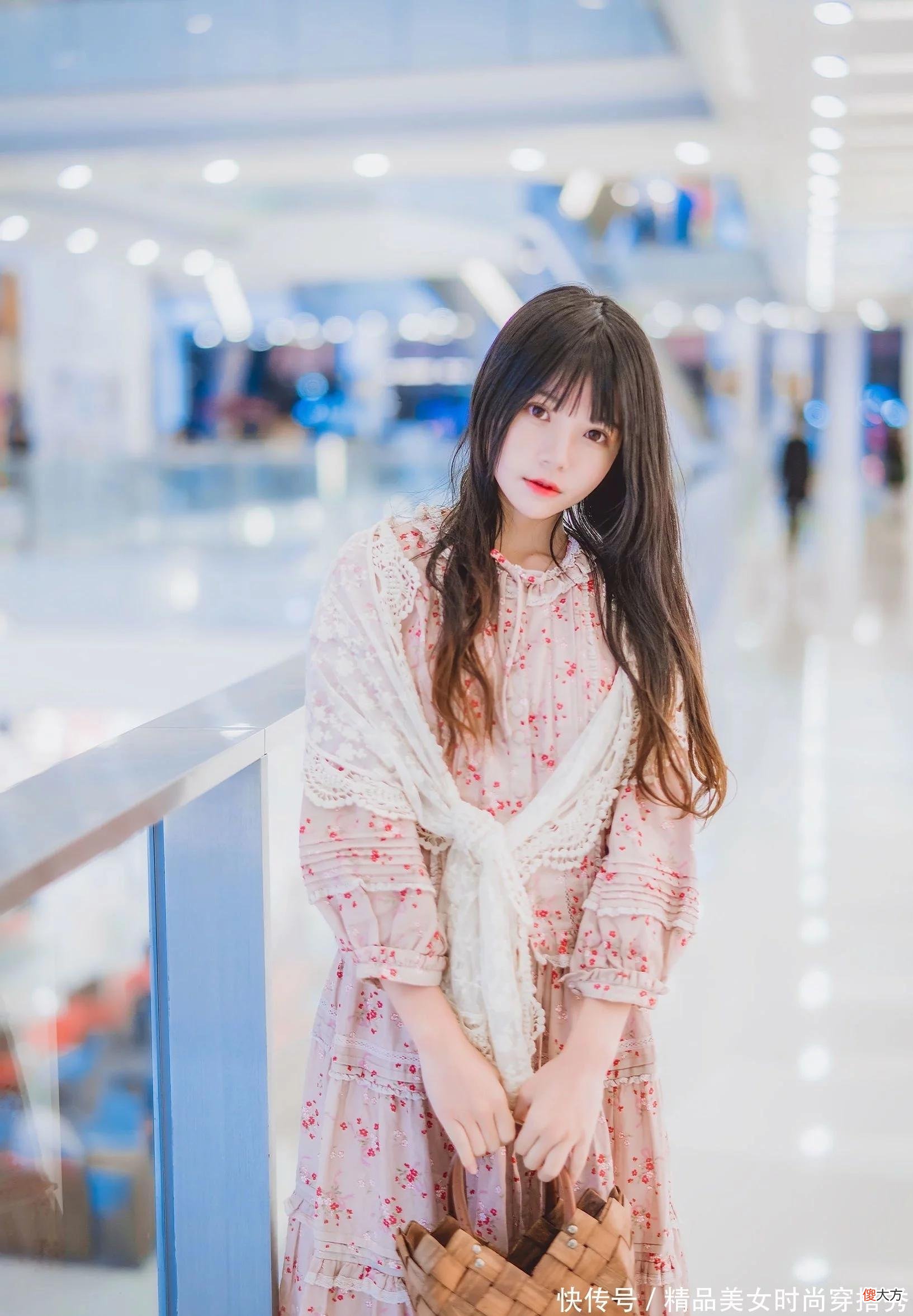 【就爱时尚】法式复古风的连衣裙总能给人一种温柔的感觉,文艺范十足