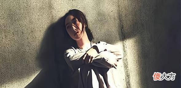 【爱历史】古人发明了“逍遥床”，名字优雅，过程却残忍：女犯人宁死不肯睡