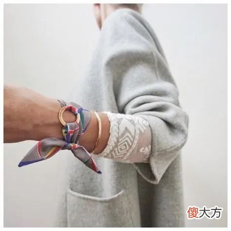 【就爱时尚】一条丝巾，风情万种