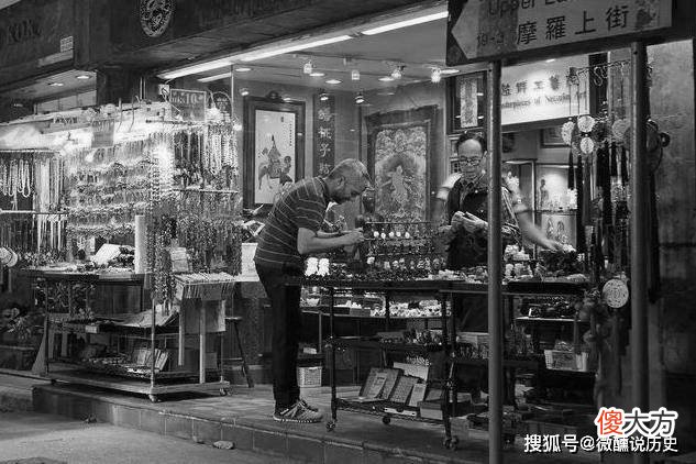 【爱历史】农村大叔带“压缸石”鉴宝，宝贝看着不起眼，专家估价超3亿