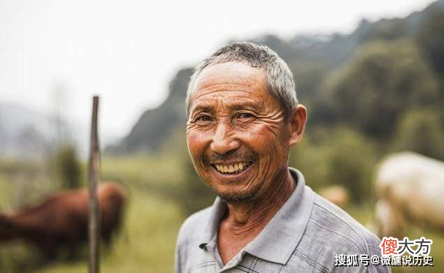 【爱历史】农村大叔带“压缸石”鉴宝，宝贝看着不起眼，专家估价超3亿