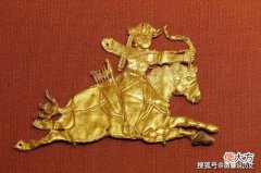 【爱历史】农村大叔带“压缸石”鉴宝，宝贝看着不起眼，专家估价超3亿