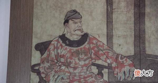 【历史故事】朱元璋称帝后，回到了家乡，看到父母的坟地上长满杂草，感慨万千