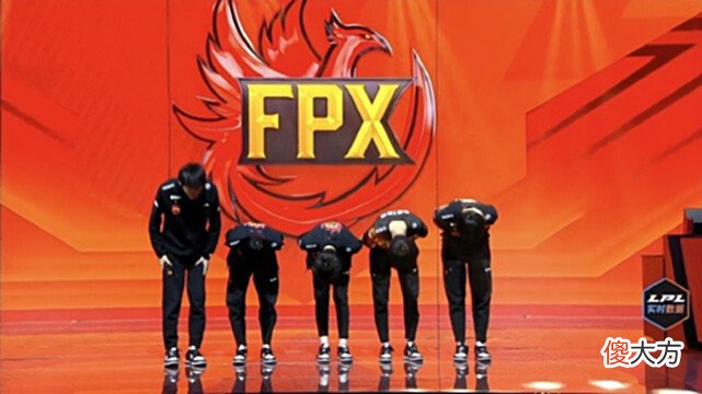【游戏世界】FPX不敌WBG,官博沦陷!粉丝怒喷牛排:有这种教练,可能打不过WE