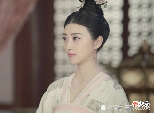 【历史故事】表妹探亲，兄弟俩一夜暴毙！县令让她跳水里，冷笑：好狠毒的女子