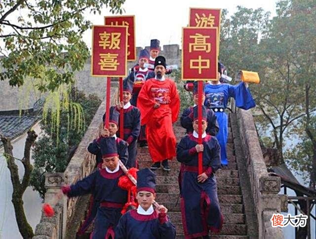 【历史故事】民间故事:丈夫中榜对妻戏说讨了小老婆,不料妻回复讨了小老公,结局令人深思
