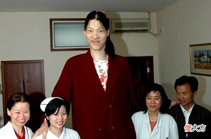 【历史故事】“世界第一女巨人”:比姚明高半个头,鞋子78码,一顿二斤白米饭