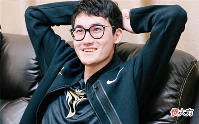 【游戏世界】卡萨承认被教练踢出首发,小龙堡调侃rookie:话多影响我思考
