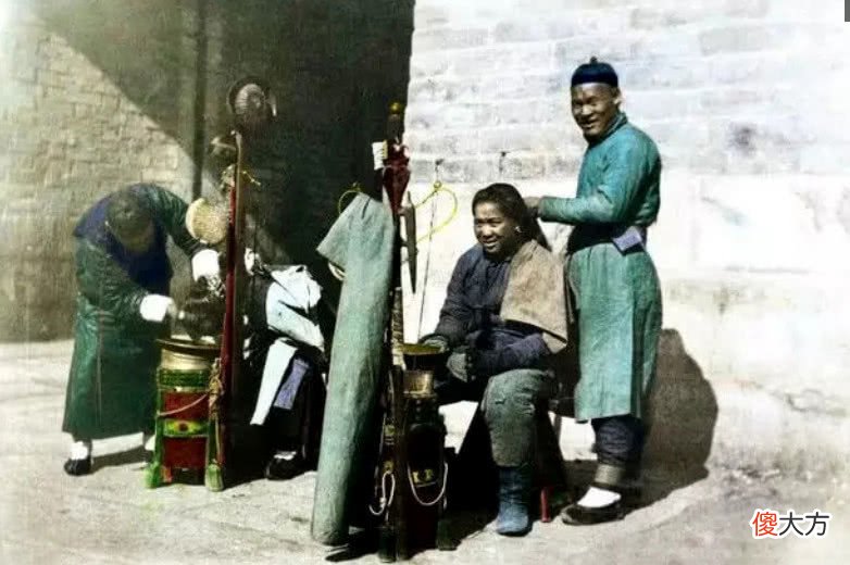 【爱历史】清朝一律要留辫子，秃顶和光头的人怎么办？原来这么简单