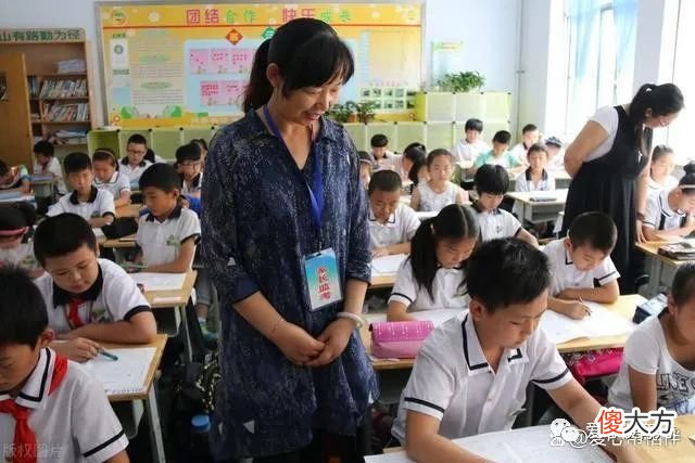 退休婆婆带孙女只做一件事,宝妈不满,老师夸孩子专注力强才知错