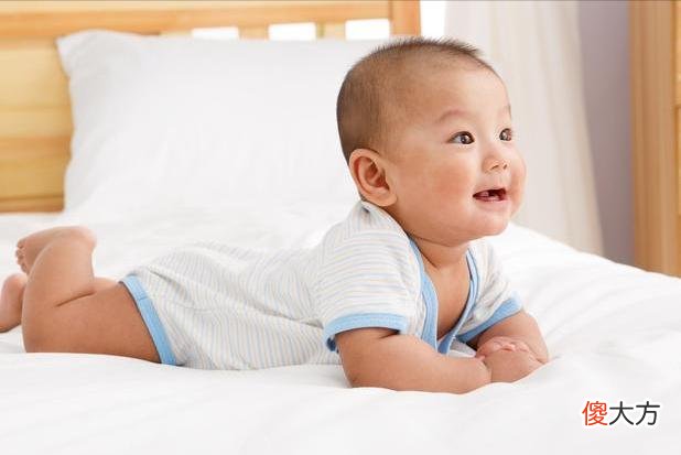 宝宝智力发育异常，婴儿时期就会有“信号”，5个细节可判断