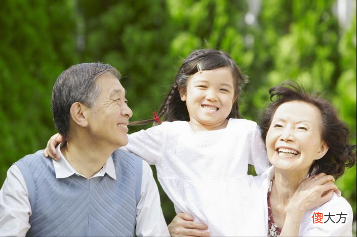 餐厅里看到最暖心的一幕，我才明白：孩子的幸福是这一件件的小事