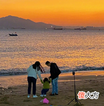 餐厅里看到最暖心的一幕，我才明白：孩子的幸福是这一件件的小事