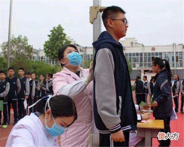 00后身高动不动就超过1米8，秘诀到底是什么？3个方法功不可没