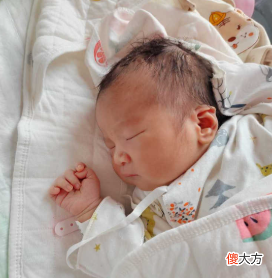宝宝二月闹，多数会有这一表现，妈妈别弄错了