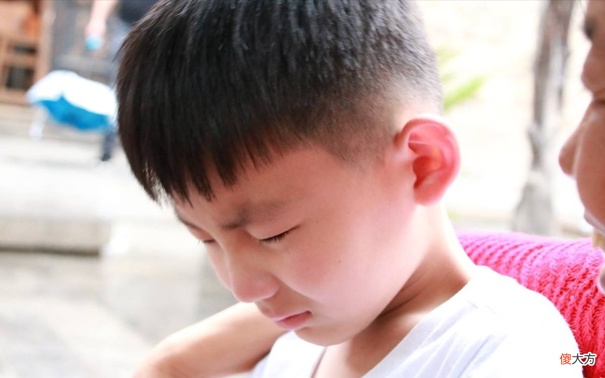 孩子见到“他”就大哭，哄都哄不住，这种情况家长一定要心中有数