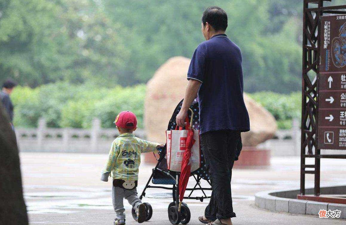 “千里迢迢帮儿带娃，落一身埋怨”，退休老人的哀叹，引全网共鸣