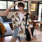 【时尚一点】复古的港风衬衫，搭配上夏末的浪漫气息，真的是超有氛围感