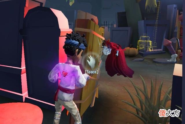 【游戏世界】第五人格：雕刻家紫挂特殊动作翻车了？人类被吊起来，心理很怪异