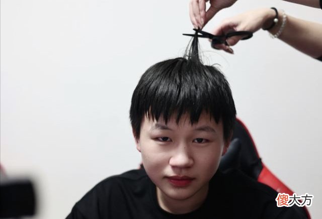 【游戏世界】久诚又与极光闹翻，当众狂怼极光，真的情商低？