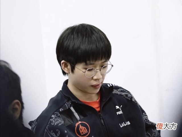 【游戏世界】久诚又与极光闹翻，当众狂怼极光，真的情商低？