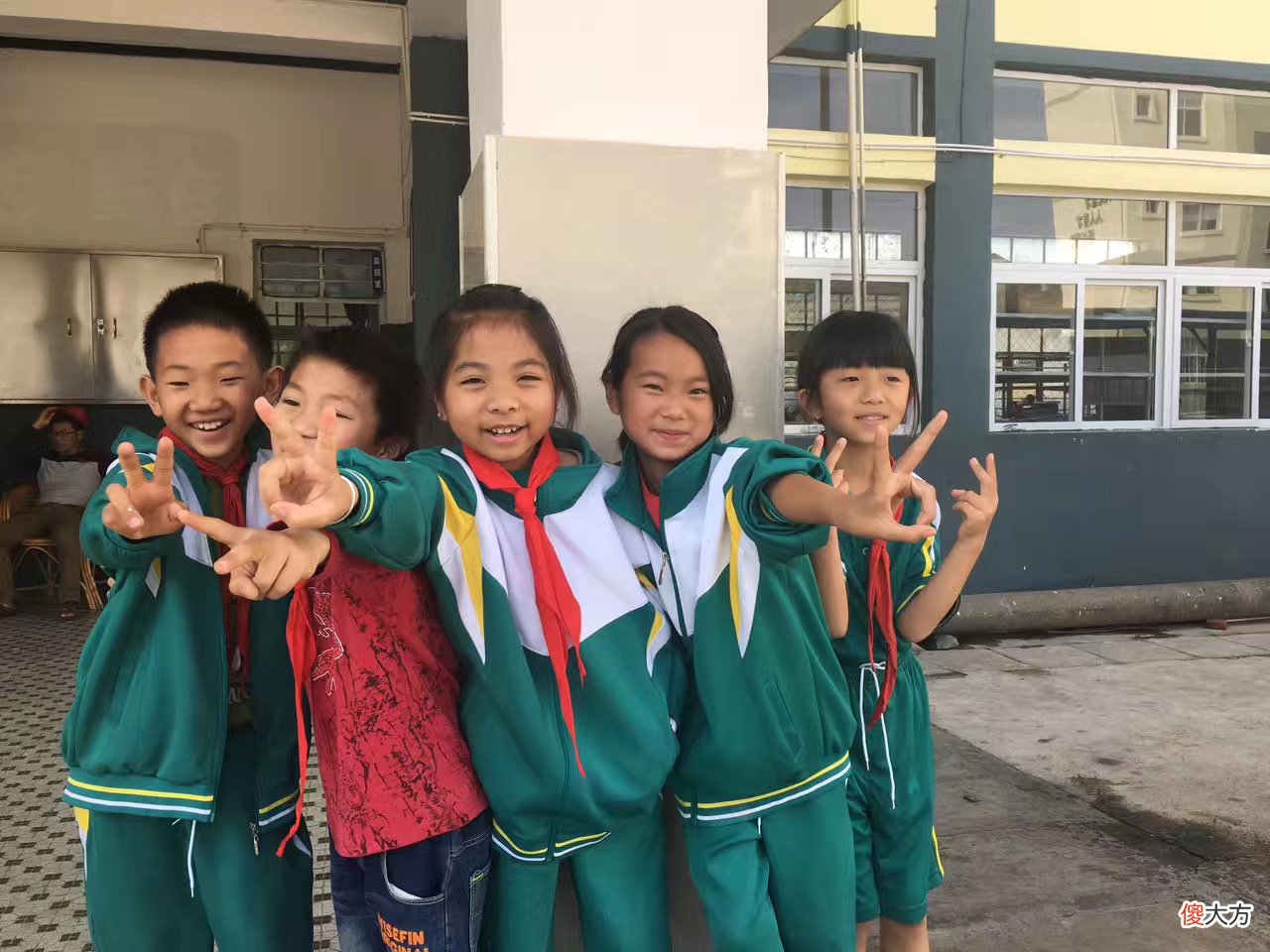 应对校园霸凌出“新招”！爸妈牢记这4点，孩子从此无人欺