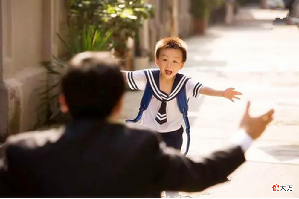孩子上下学由谁接送，能看出不少“家庭问题”，想隐瞒很难