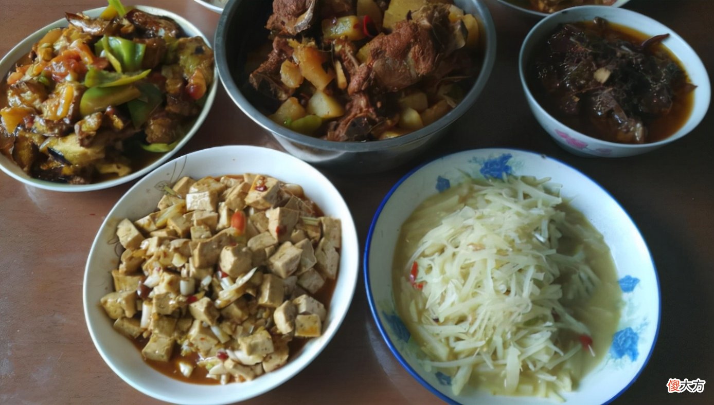3种饭会偷走孩子的身高，父母要重视，医生：10岁以下要少吃