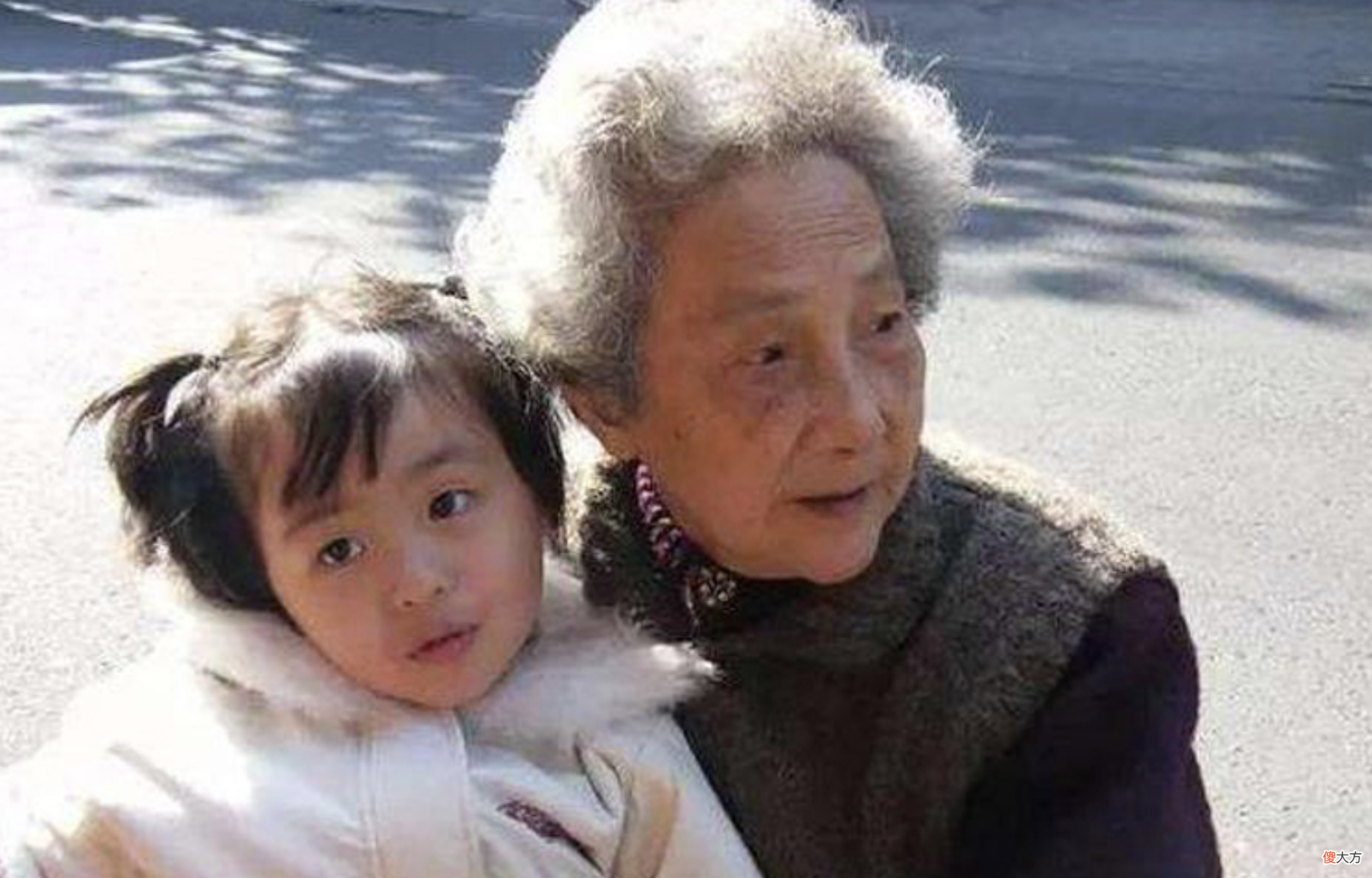 “再有时间精力，也别帮女儿带娃”，老人含泪忠告：获得众人认同