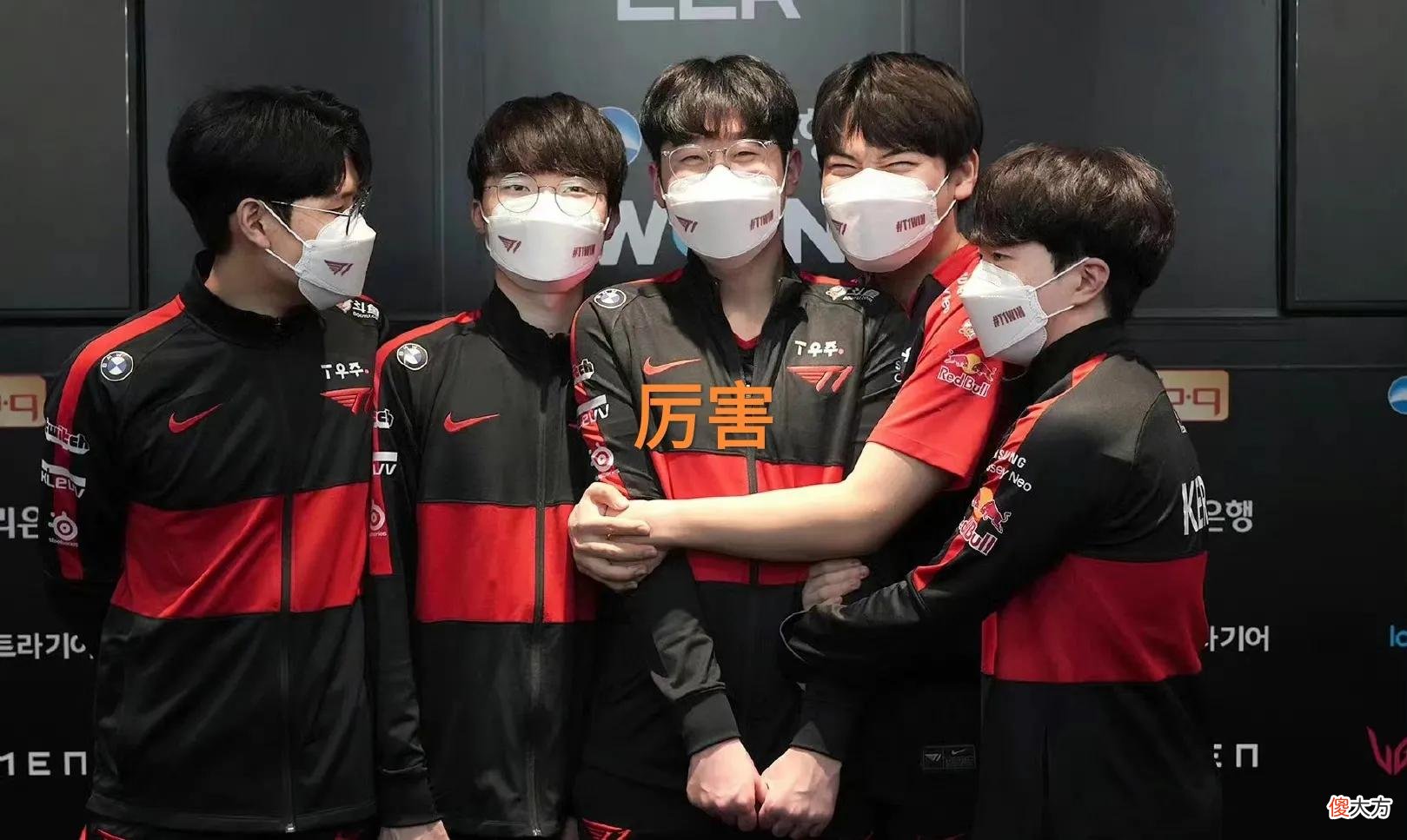 【游戏世界】T1实力倒退七年？“Faker拿出第72个英雄，18连胜结束常规赛”